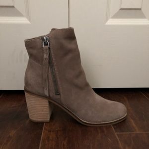 NEW Dolce Vita Taupe Suede Booties Sz. 10